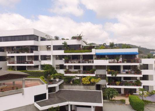 Los Ceibos – Vendo Departamento Planta Baja con Patio