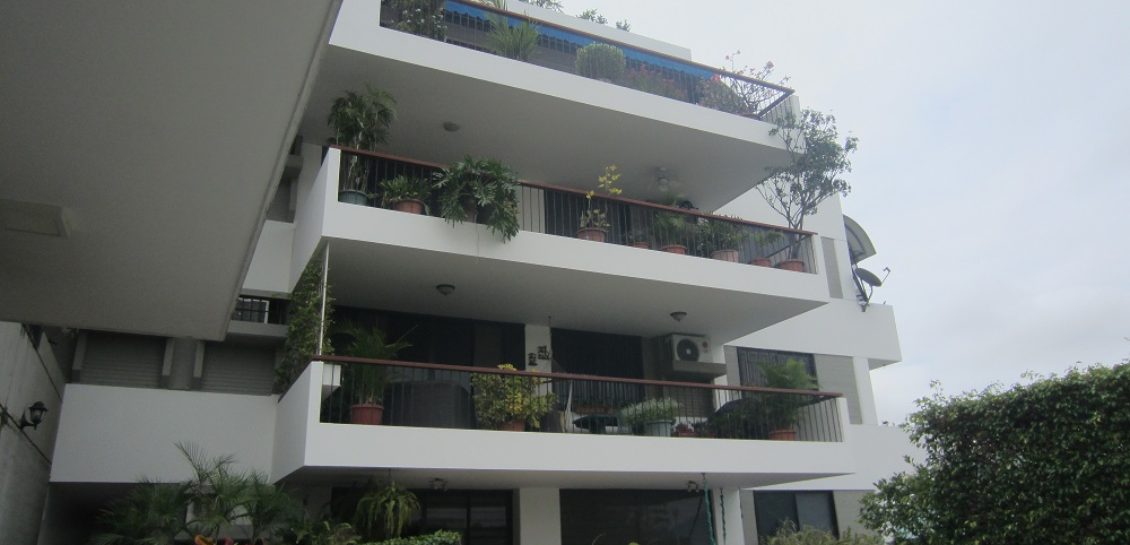 Los Ceibos – Vendo Departamento Planta Baja con Patio