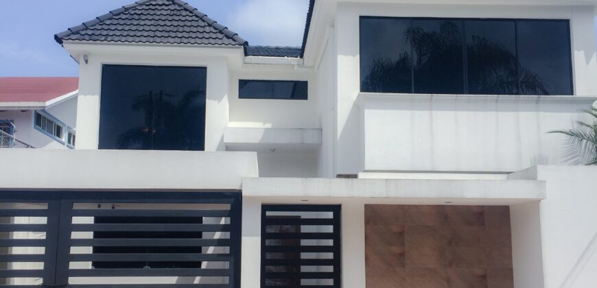 Puerto Azul Amplia casa remodelada