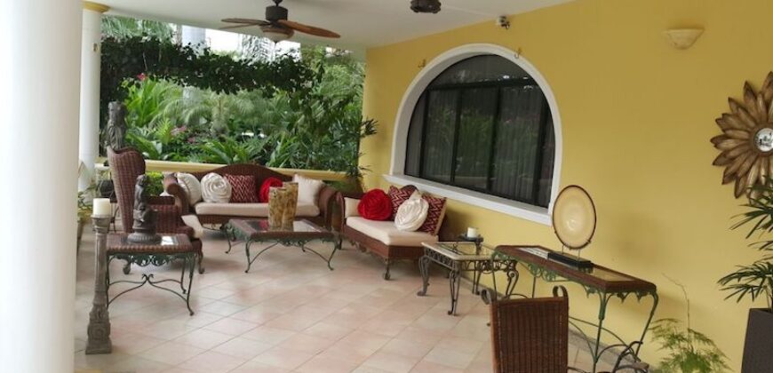 Mansión en perfecto estado en Puerto Azul