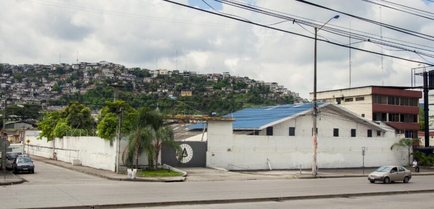 Vendo Local Esquinero en Avenida Juan Tanca Marengo