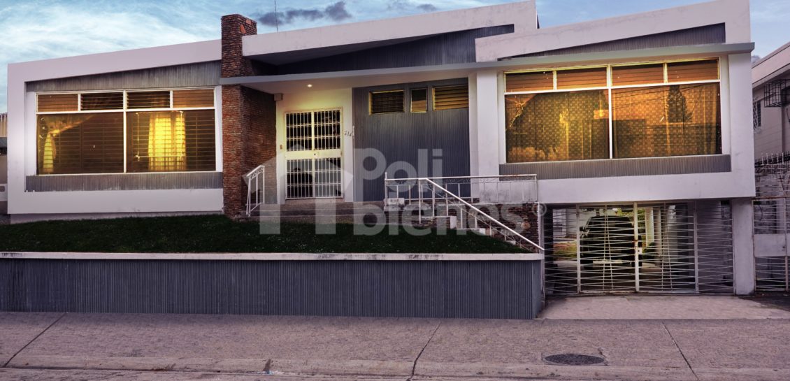 Venta de Casa Moderna en Urdesa Central