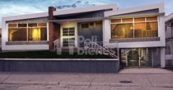 Venta de Casa Moderna en Urdesa Central