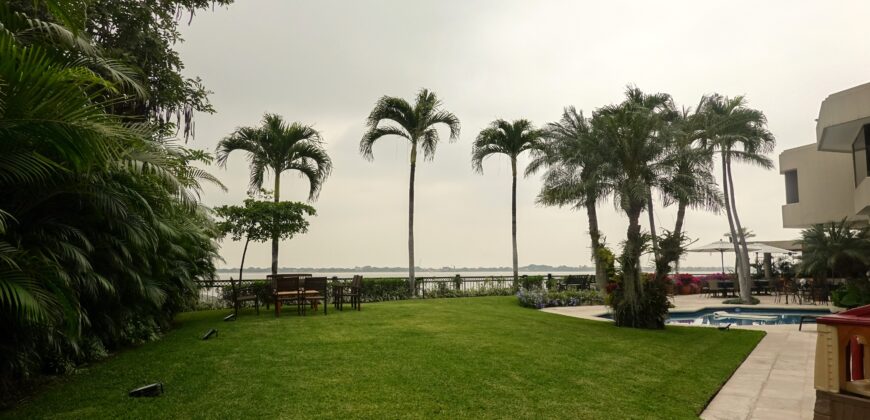 Vendo Casa con vista al Río Samborondon Urbanización Los Lagos