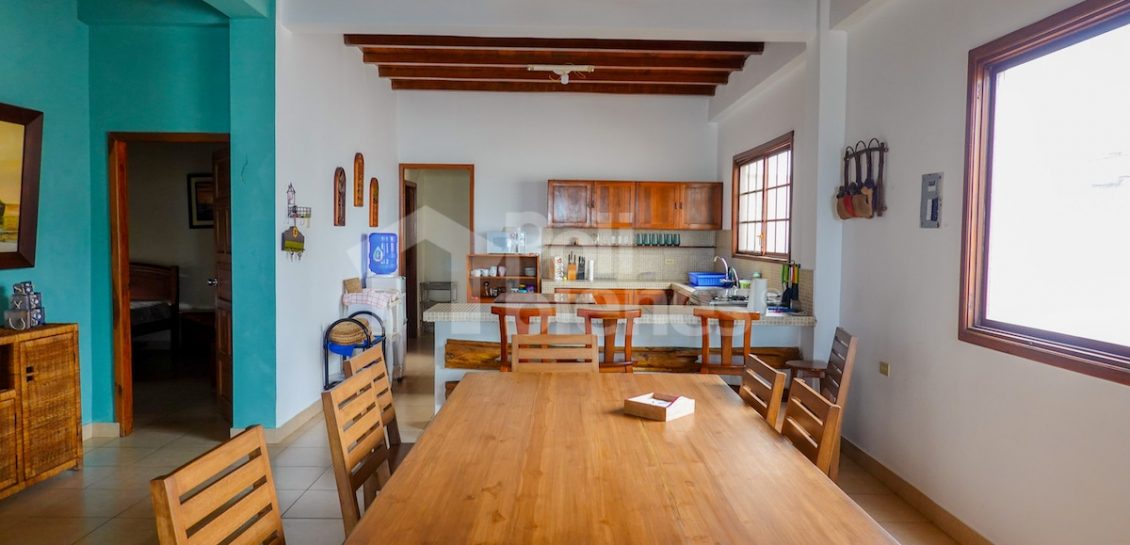 Vendo Casa  Tipo Hostal al pie del Mar en Chanduy con 9 habitaciones