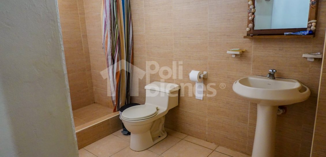 Vendo Casa  Tipo Hostal al pie del Mar en Chanduy con 9 habitaciones