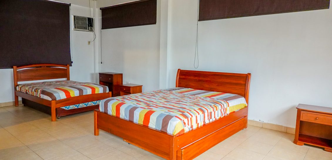 Vendo Casa  Tipo Hostal al pie del Mar en Chanduy con 9 habitaciones