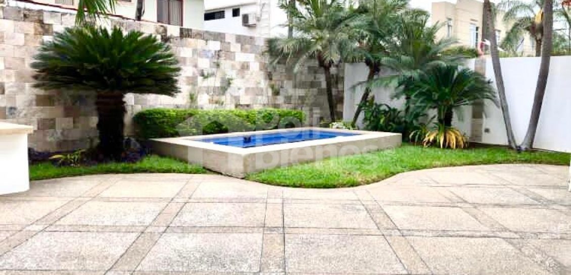 VENDO SAMBORONDON VILLA 4 DORMITORIOS CON MUY BUEN GUSTO