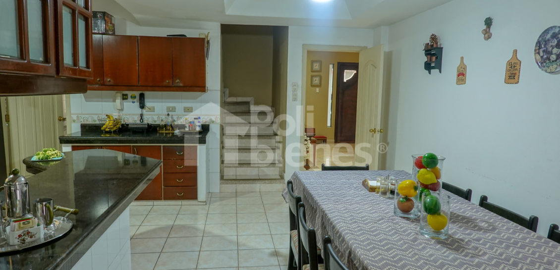 Vendo casa en Tornero del rio 5 habitaciones más suite independiente.