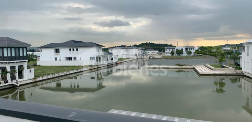Vendo modernisima casa al lago en uno de los mejores sectores, Aires del Batan