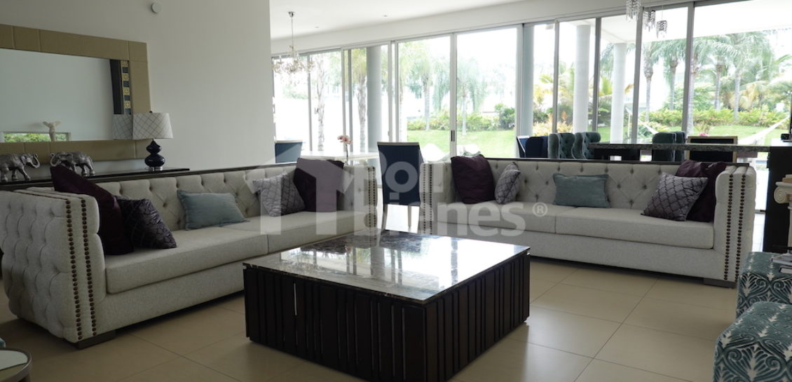 Hermosa casa de diseño en Isla Mocolí