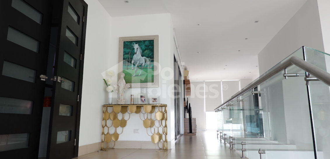Hermosa casa de diseño en Isla Mocolí