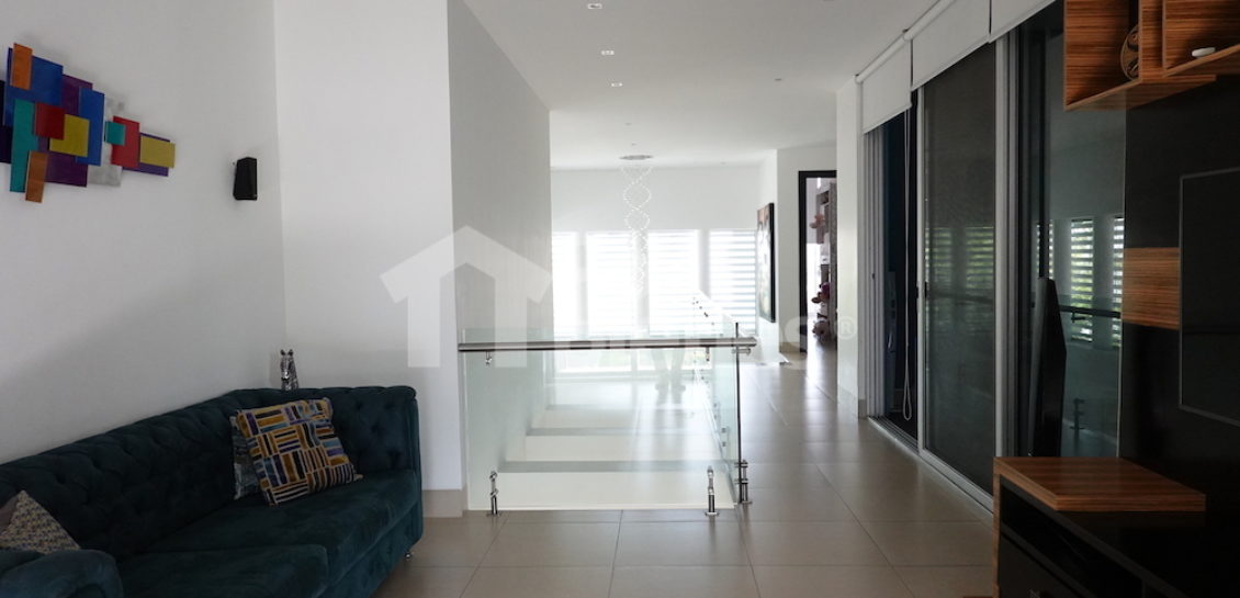 Hermosa casa de diseño en Isla Mocolí