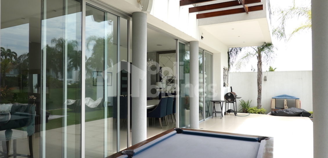 Hermosa casa de diseño en Isla Mocolí