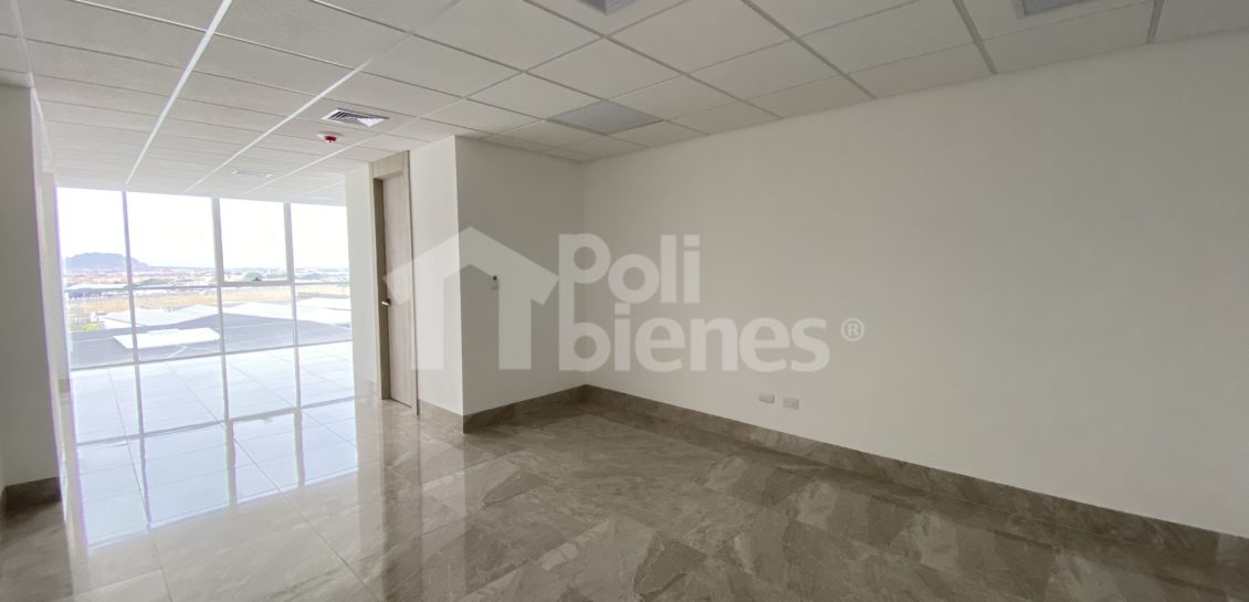 En venta oficina de estreno en edificio Platinum