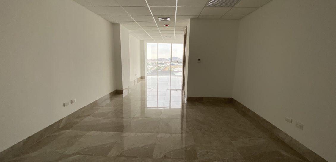 En venta oficina de estreno en edificio Platinum