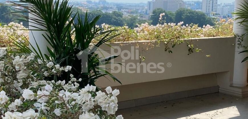 En Venta Lomas de Urdesa Dpto. de 2 pisos con vista panorámica. (Remodelado)