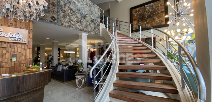 VENDO EN URDESA CENTRAL AMPLIO Y FUNCIONAL LOCAL COMERCIAL CON OFICINAS