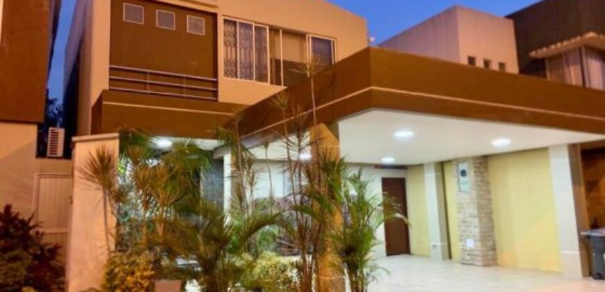 En Venta Hermosa Casa, Km.9 Vía a Samborondón