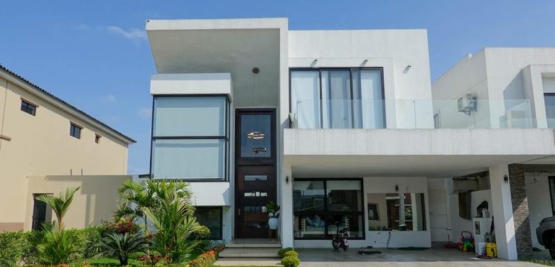 Ciudad Celeste, La Arboletta, Casa de Venta Estilo Moderno.
