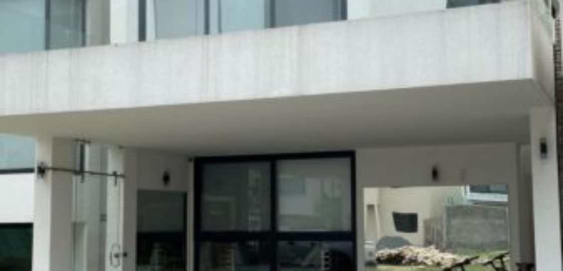 Ciudad Celeste, La Arboletta, Casa de Venta Estilo Moderno.