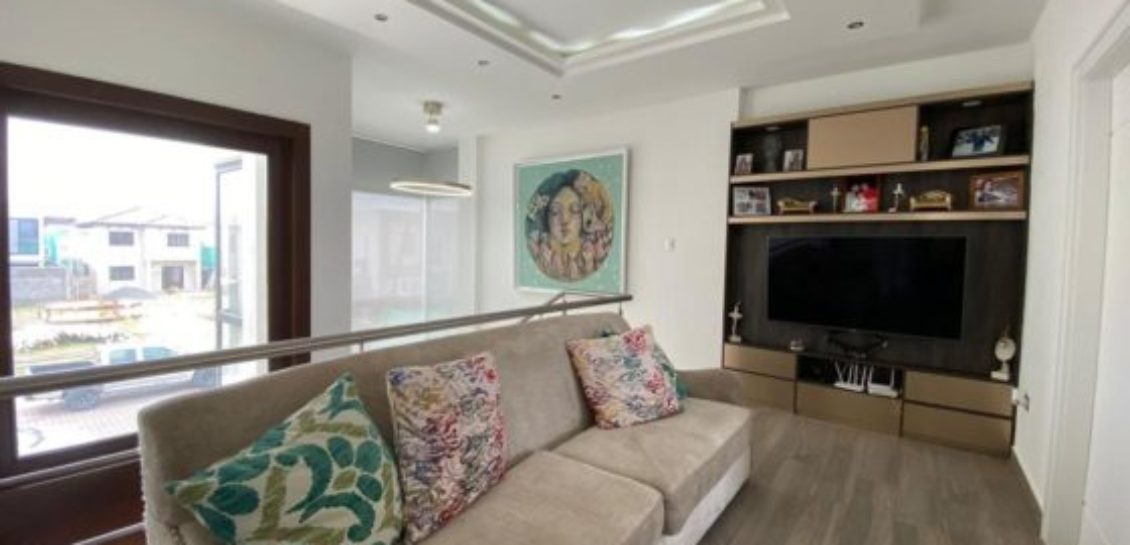 Ciudad Celeste, La Arboletta, Casa de Venta Estilo Moderno.