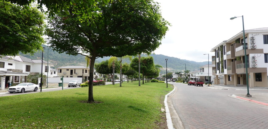 Terreno unifamiliar en Urbanización Punta esmeralda