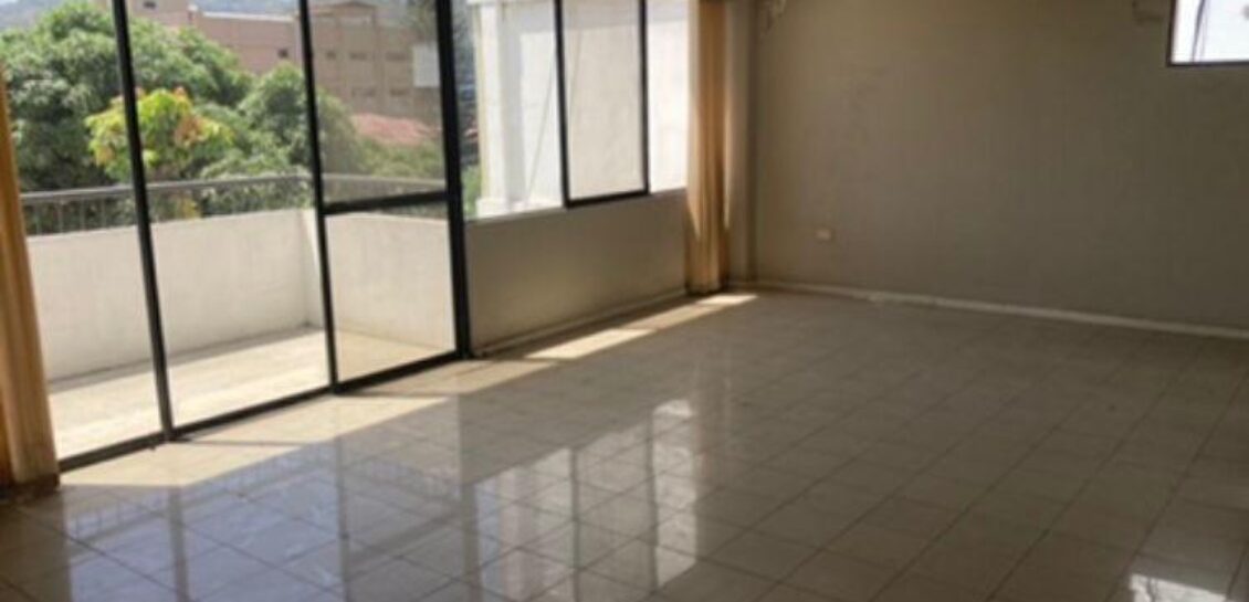 Gran Oportunidad de Inversión en Olivos Departamento Amplio de 3 Dorm