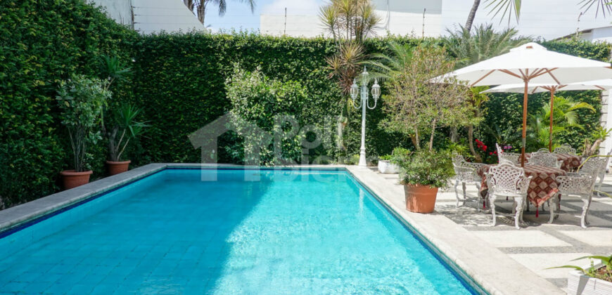 En Venta Elegante Casa en Santa Cecilia