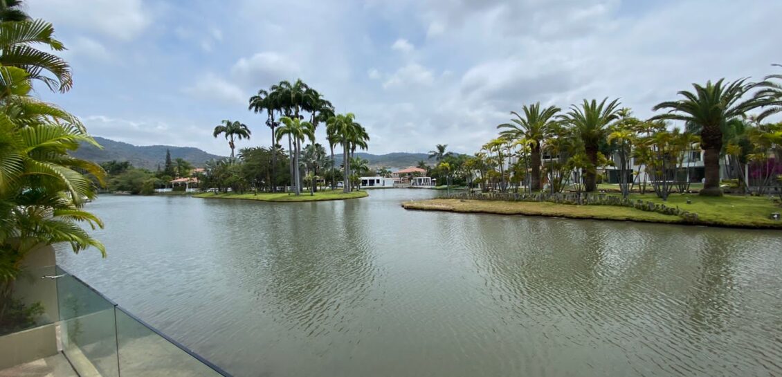 VIVA EN UNA DE LAS MEJORES URBANIZACIONES EN VIA A LA COSTA CON VISTA AL LAGO