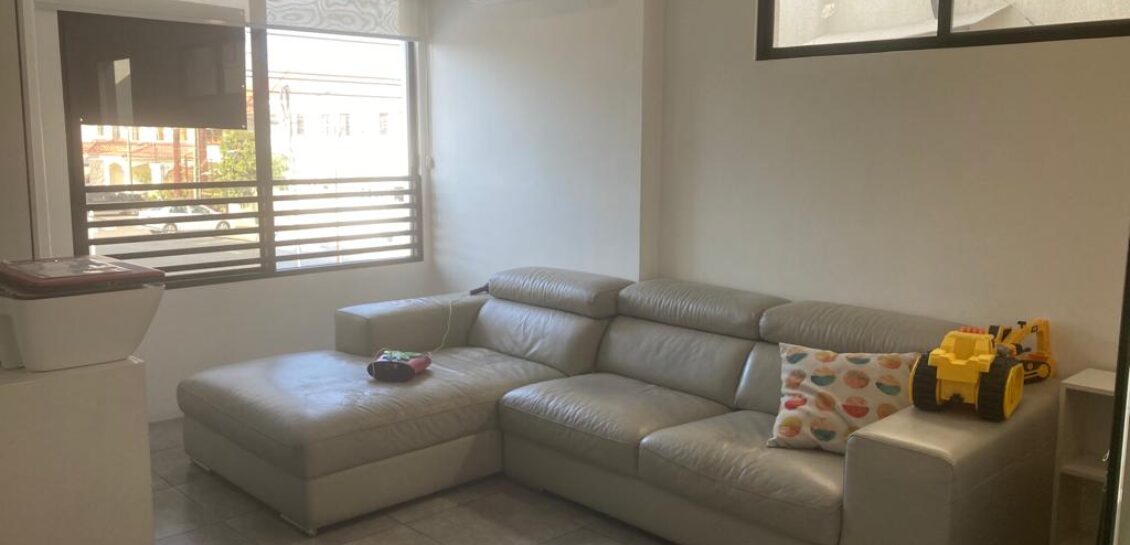 Vendo en primeros kms de Samborondón casa de 3 dormitorios remodelada completamente con muy buen gusto