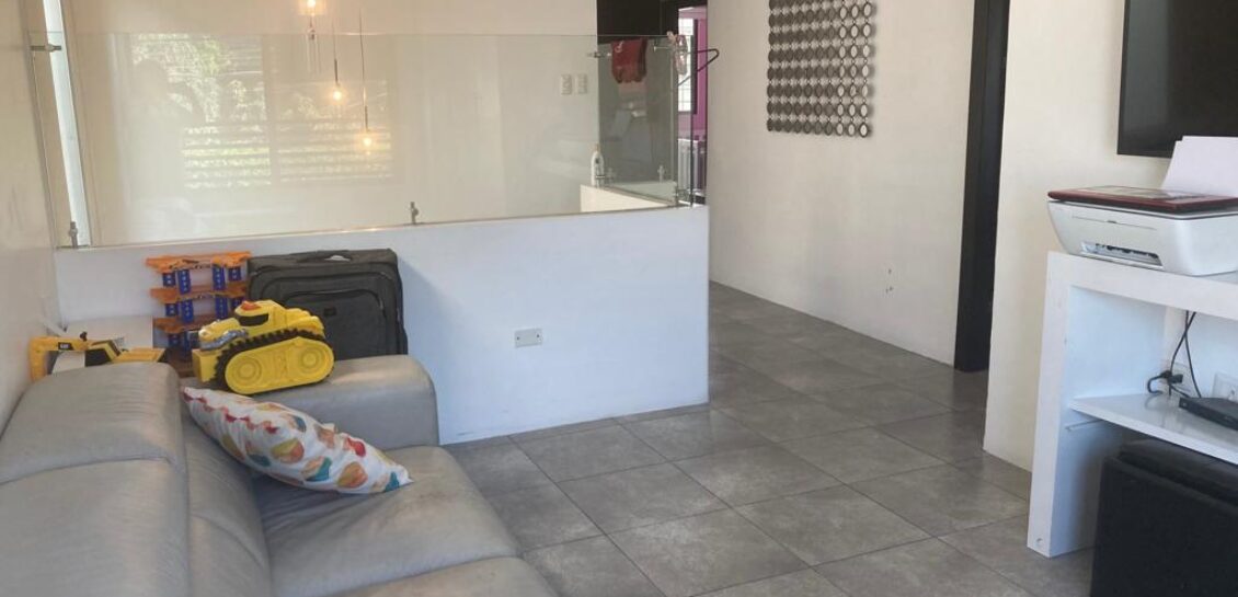 Vendo en primeros kms de Samborondón casa de 3 dormitorios remodelada completamente con muy buen gusto