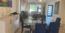 Vendo en primeros kms de Samborondón casa de 3 dormitorios remodelada completamente con muy buen gusto