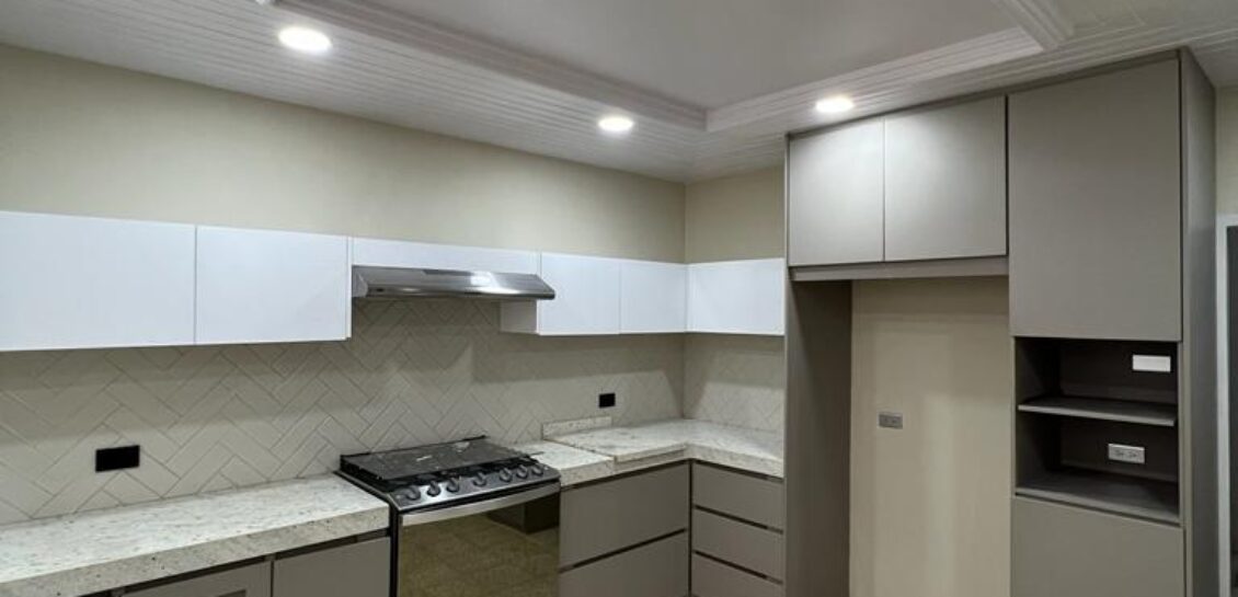 EN VENTA DEPARTAMENTO REMODELADO EN SANTA CECILIA