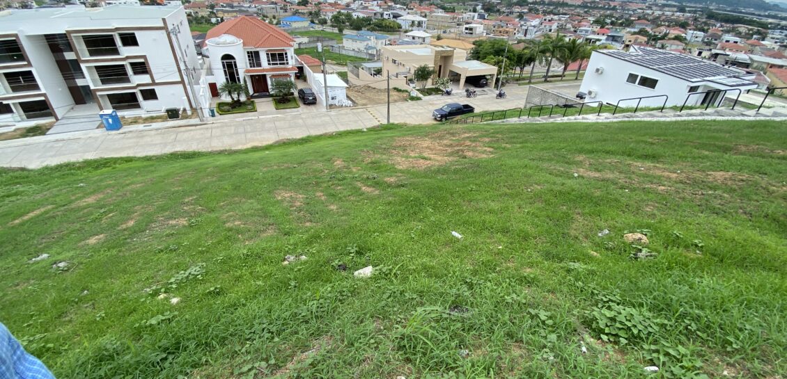 Vendo Terreno de 600 m2 en zona alta en Urbanización El Condado