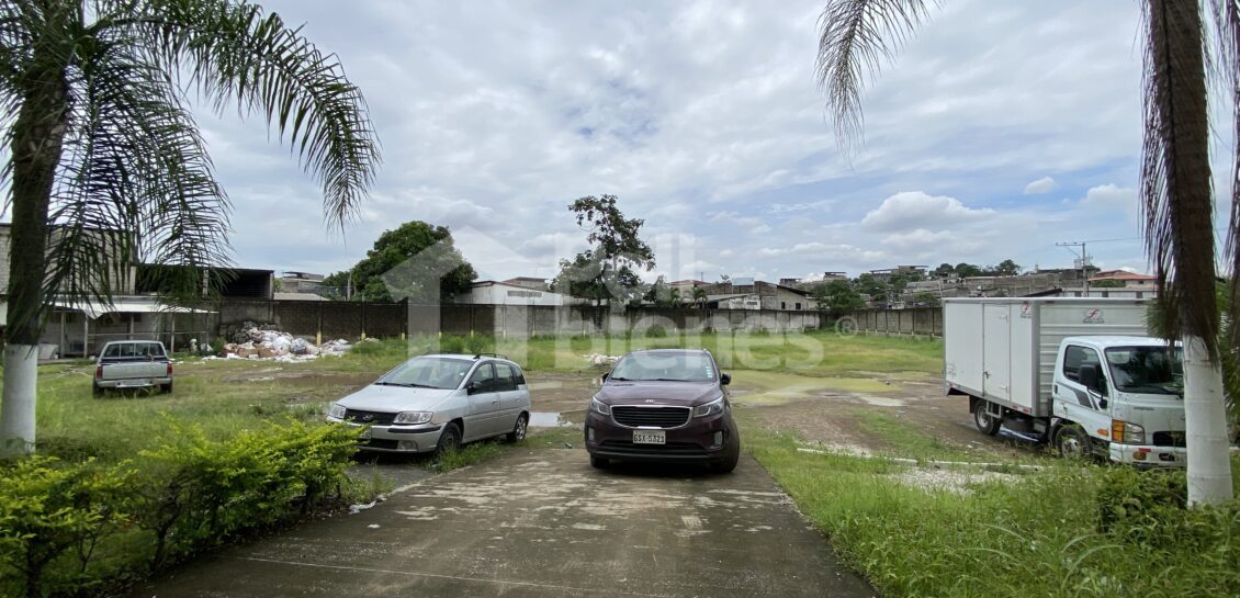 Vendo o Alquilo Bodega de 5000 m2 Vía a Daule