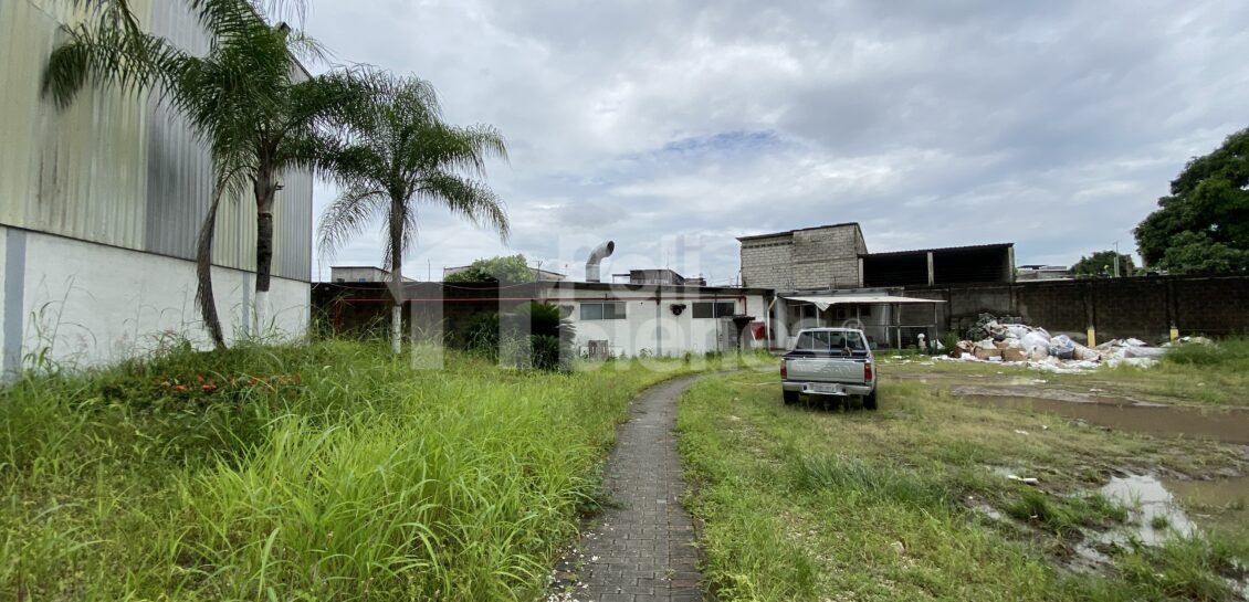 Vendo o Alquilo Bodega de 5000 m2 Vía a Daule