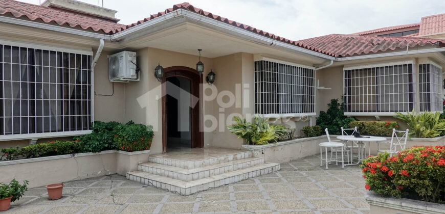 Vendo casa de una planta esquinera en Puerto Azul