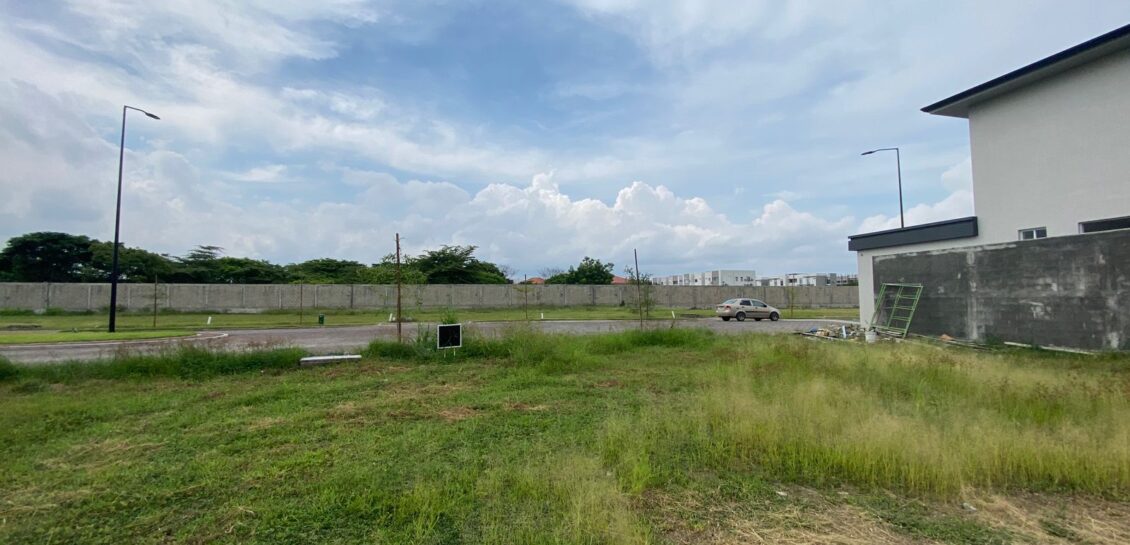 Terreno en venta Km 2.5 vía a Samborondón cerca de la UEES