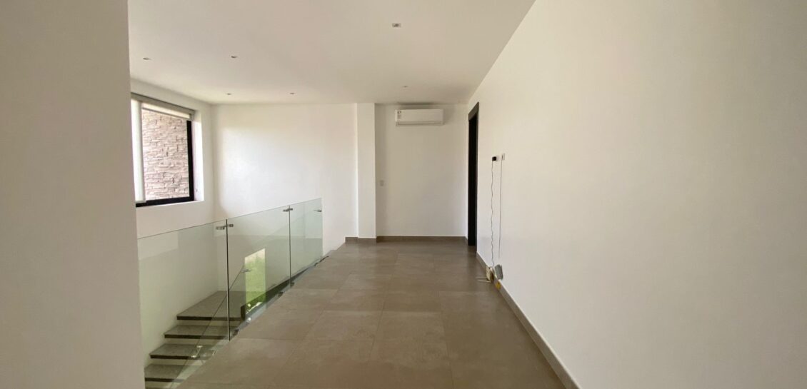 Vendo en Samborondon Km 6 Moderna y Elegante Casa de 3 Dorm.