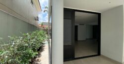 Vendo en Samborondon Km 6 Moderna y Elegante Casa de 3 Dorm.