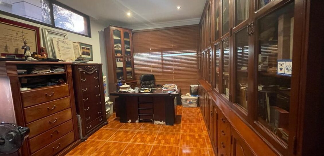 Vendo casa en primeros kms de samborondon  Urbanización exclusiva