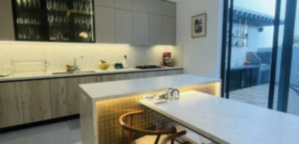 En venta moderna Casa en Urb. Sotileza, via a Samborondon