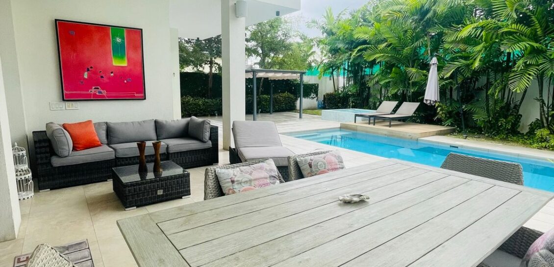 Moderna Casa en Venta o Alquiler Ubicada en Exclusiva Urb de Isla Mocolí