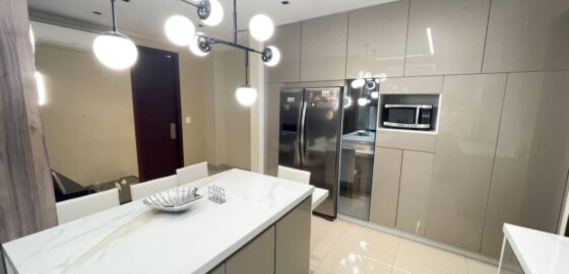 En Venta o Alquiler Moderno Departamento de 2 Dorm. en Torres de La Costa.