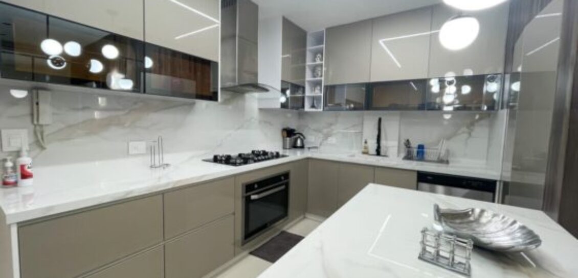 En Venta o Alquiler Moderno Departamento de 2 Dorm. en Torres de La Costa.