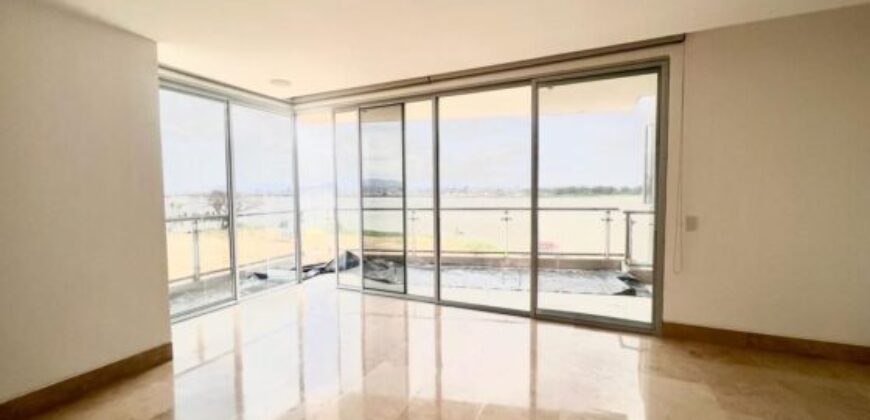 En Venta Precioso Departamento con Vista Al Río en Samborondon Km5