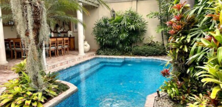 Hermosa Casa en Venta Urb. Los Parques – Ceibos