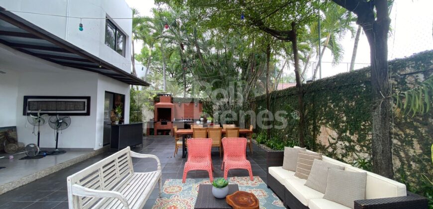 CASA EN VENTA SECTOR UEES / SAMBORONDON