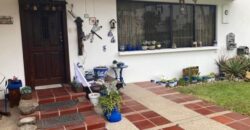 Vendo Amplia Casa de 3 Dorm en Av Leopoldo Carrera – Urbanización Privada